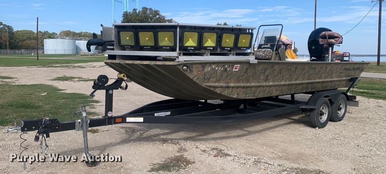 image for item DP8760 2020 Tracker 2072 MVX  boat