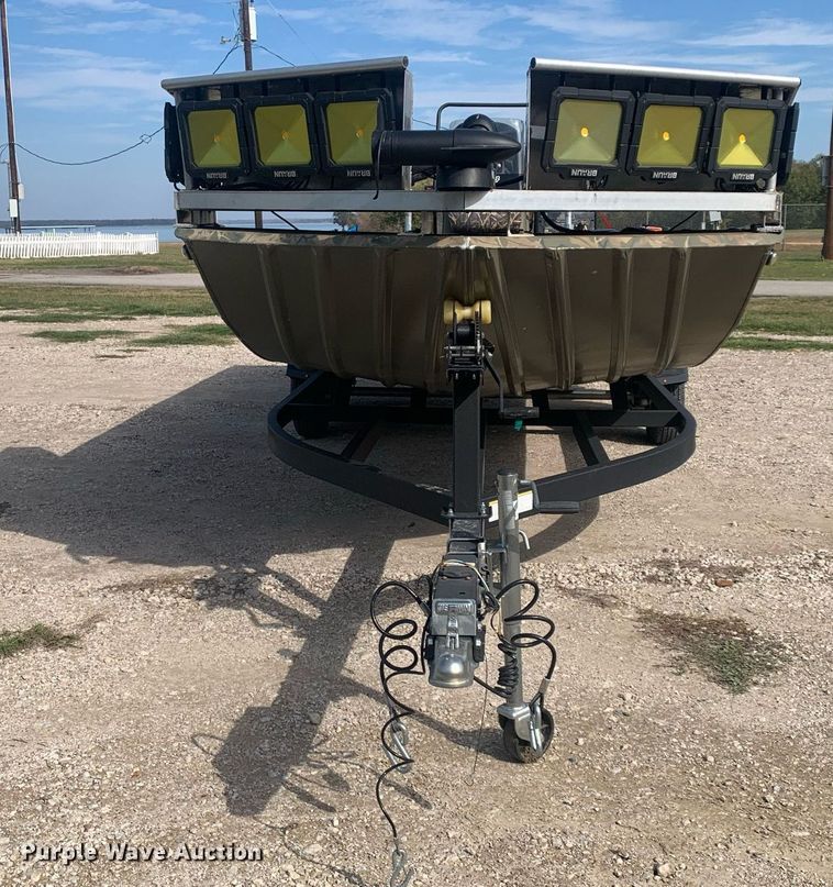 image for item DP8760 2020 Tracker 2072 MVX  boat