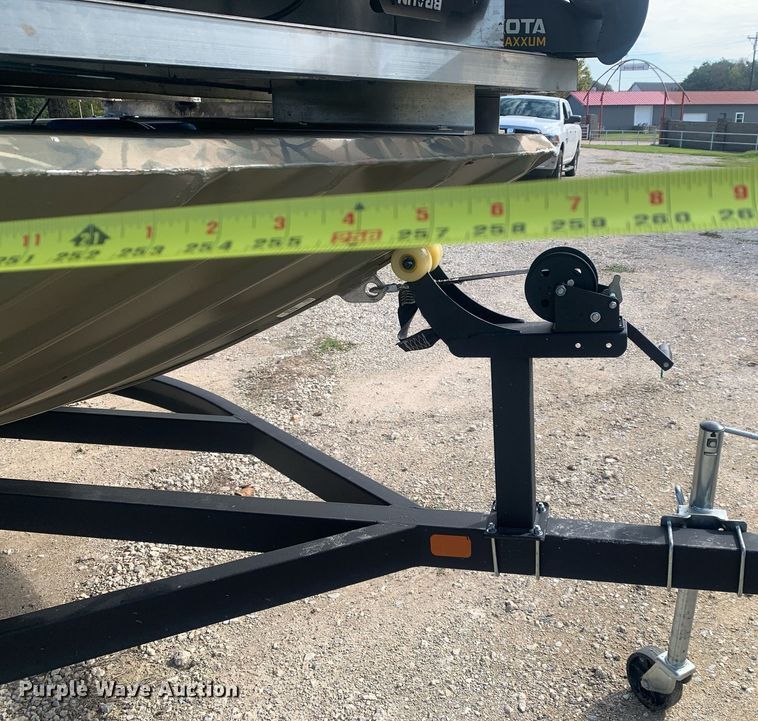 image for item DP8760 2020 Tracker 2072 MVX  boat