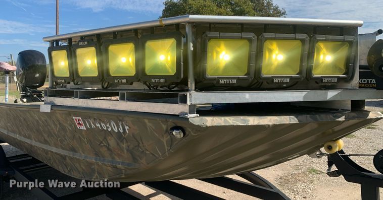 image for item DP8760 2020 Tracker 2072 MVX  boat