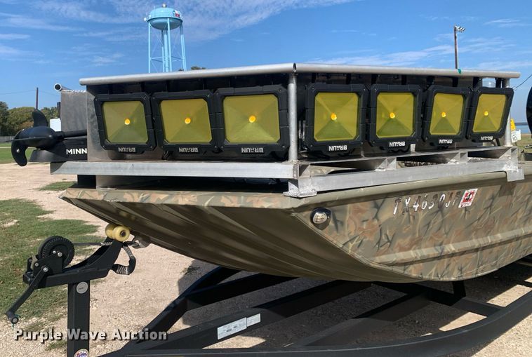 image for item DP8760 2020 Tracker 2072 MVX  boat