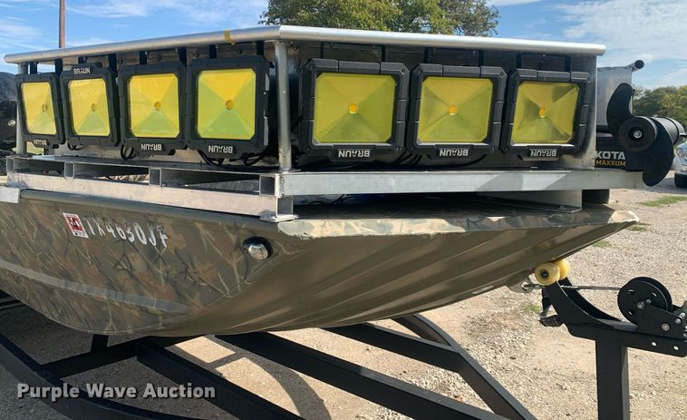 image for item DP8760 2020 Tracker 2072 MVX  boat