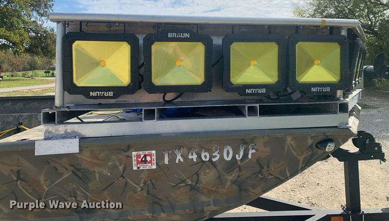 image for item DP8760 2020 Tracker 2072 MVX  boat