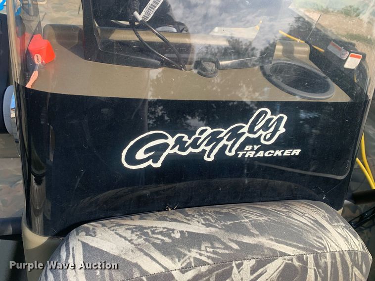 image for item DP8760 2020 Tracker 2072 MVX  boat