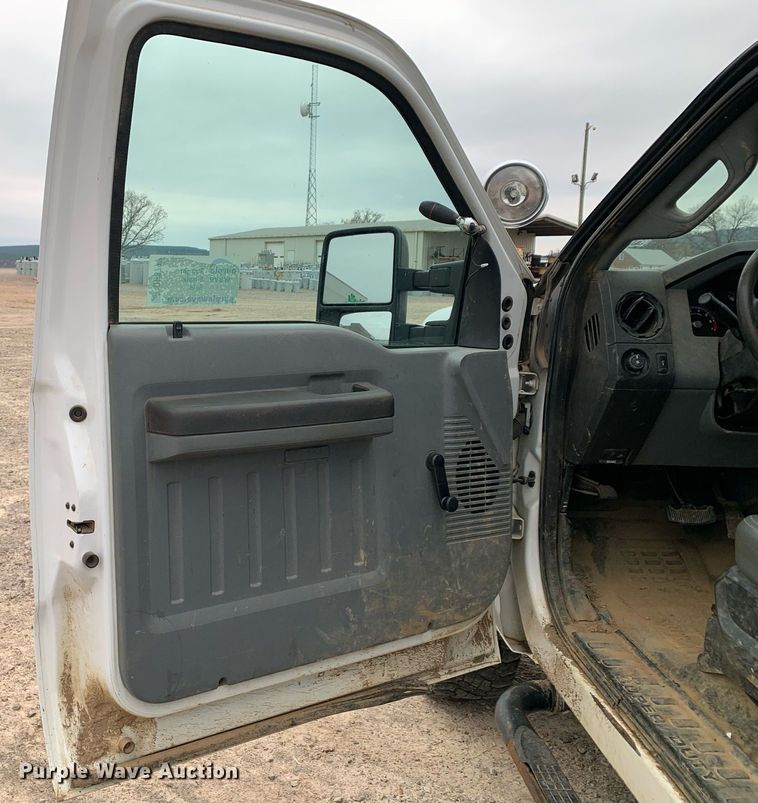 image for item DP8777 2011 Ford F250 Super Duty  utility bed pickup truck