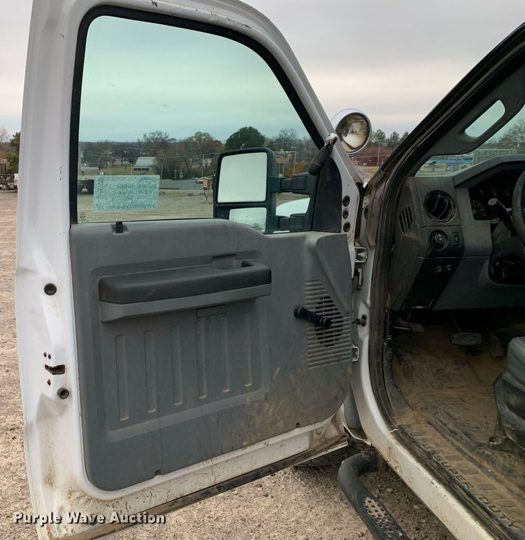 image for item DP8779 2016 Ford F250 Super Duty  utility bed pickup truck