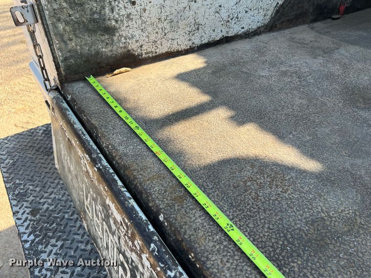 image for item DQ2197 1995 International 4700  utility / service truck