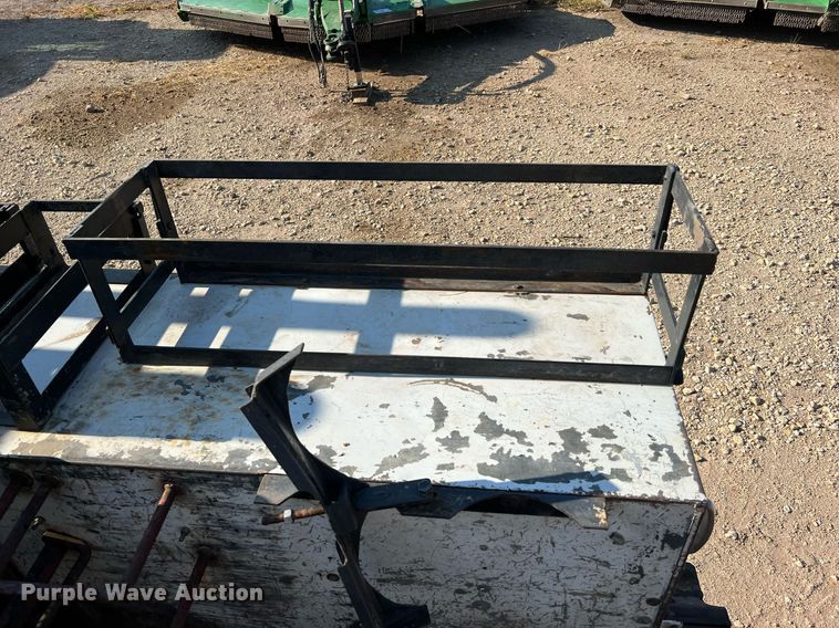 image for item DQ2197 1995 International 4700  utility / service truck