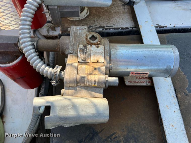 image for item DQ2197 1995 International 4700  utility / service truck