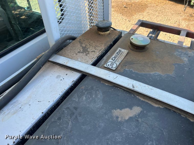 image for item DQ2197 1995 International 4700  utility / service truck