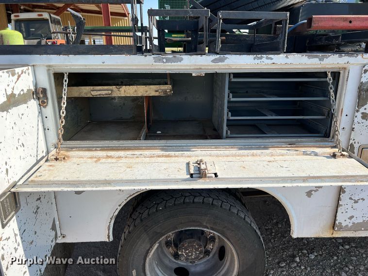 image for item DQ2197 1995 International 4700  utility / service truck