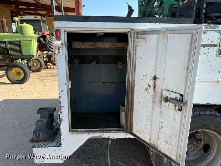 image for item DQ2197 1995 International 4700  utility / service truck