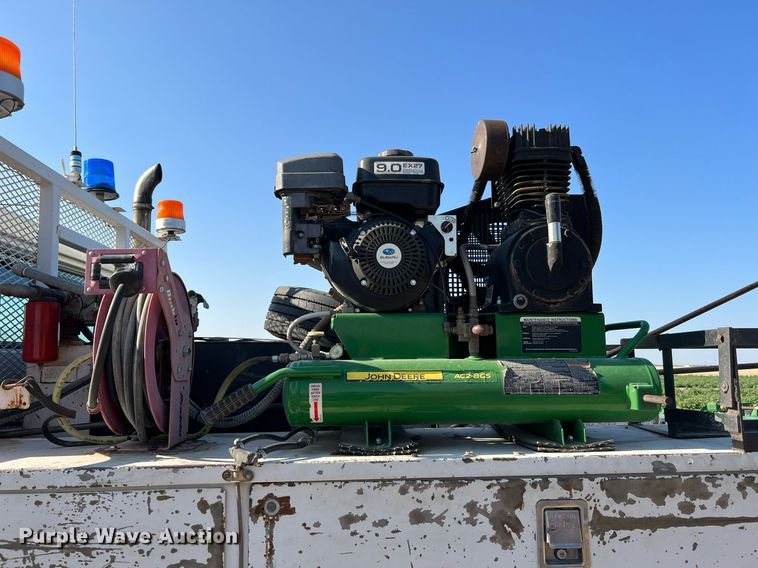 image for item DQ2197 1995 International 4700  utility / service truck