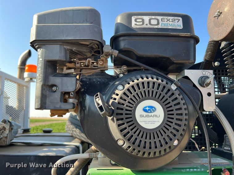 image for item DQ2197 1995 International 4700  utility / service truck