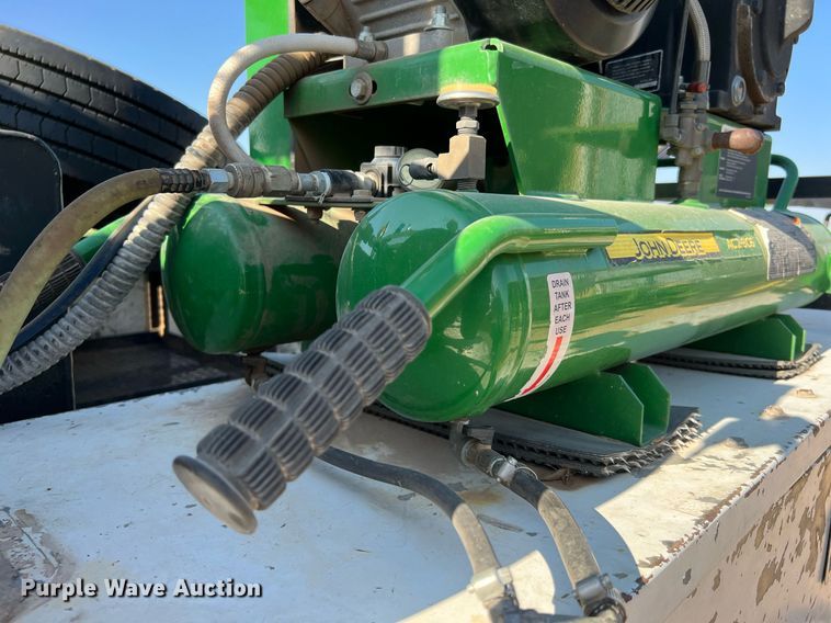 image for item DQ2197 1995 International 4700  utility / service truck