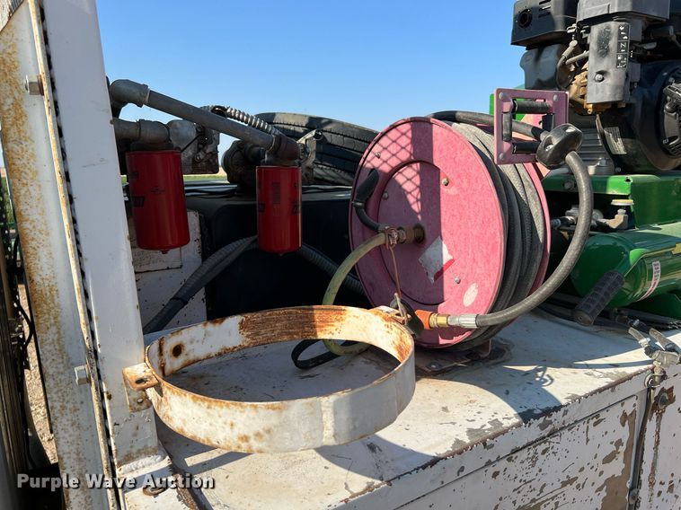 image for item DQ2197 1995 International 4700  utility / service truck