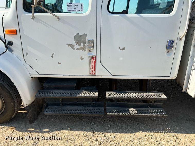 image for item DQ2197 1995 International 4700  utility / service truck