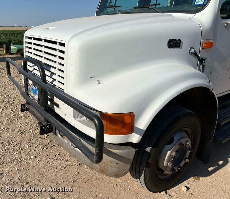 image for item DQ2197 1995 International 4700  utility / service truck