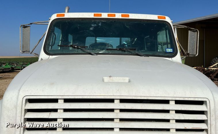 image for item DQ2197 1995 International 4700  utility / service truck