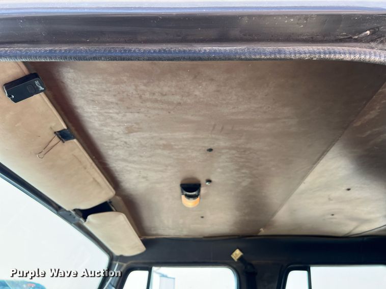 image for item DQ2197 1995 International 4700  utility / service truck