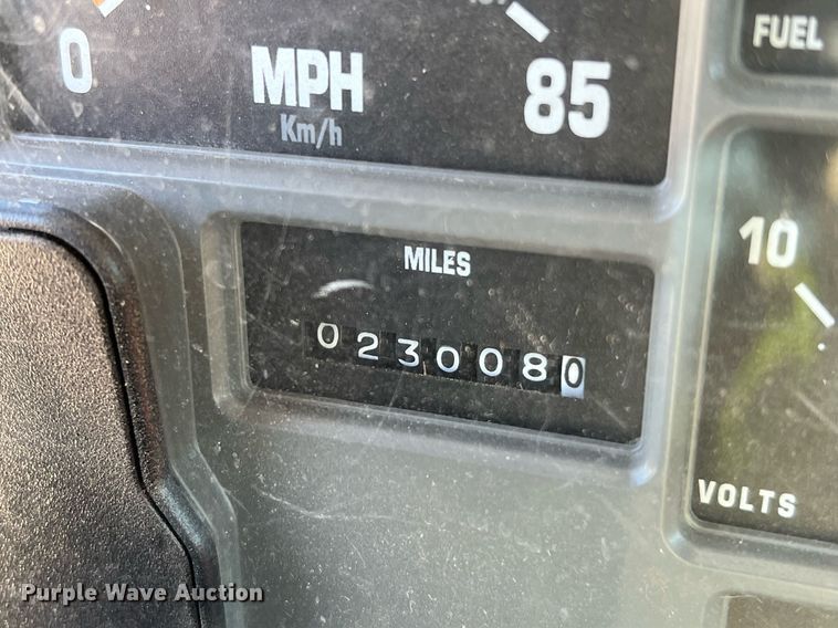 image for item DQ2197 1995 International 4700  utility / service truck