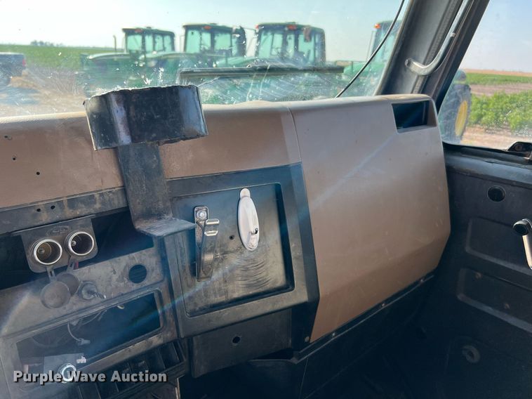 image for item DQ2197 1995 International 4700  utility / service truck