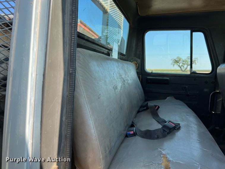 image for item DQ2197 1995 International 4700  utility / service truck