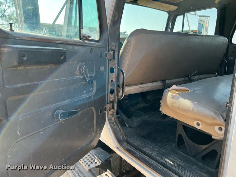 image for item DQ2197 1995 International 4700  utility / service truck