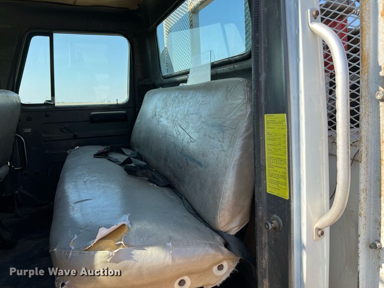 image for item DQ2197 1995 International 4700  utility / service truck