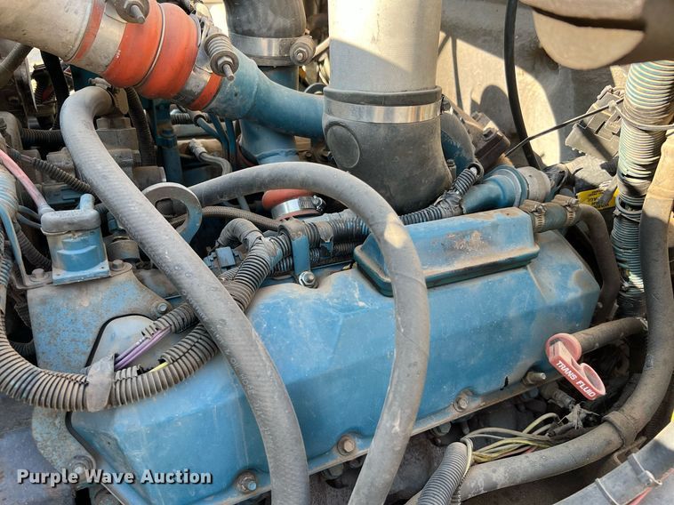 image for item DQ2197 1995 International 4700  utility / service truck