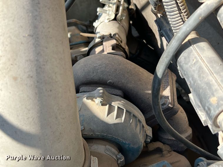 image for item DQ2197 1995 International 4700  utility / service truck