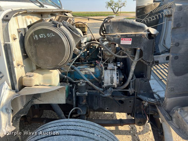 image for item DQ2197 1995 International 4700  utility / service truck