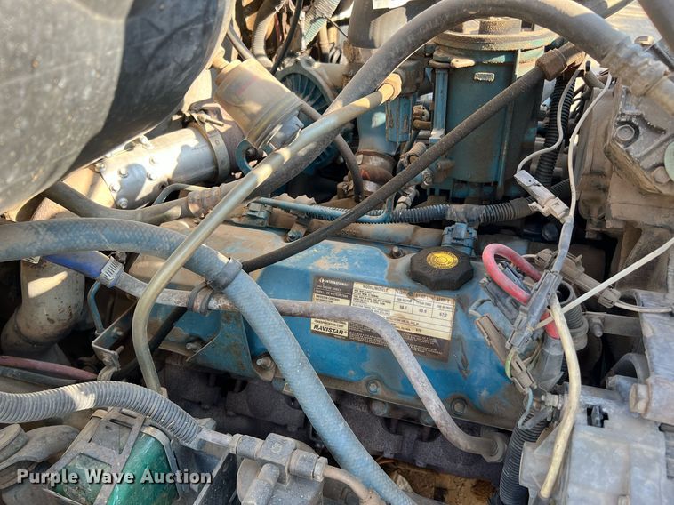 image for item DQ2197 1995 International 4700  utility / service truck