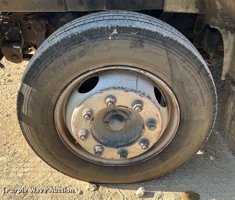 image for item DQ2197 1995 International 4700  utility / service truck