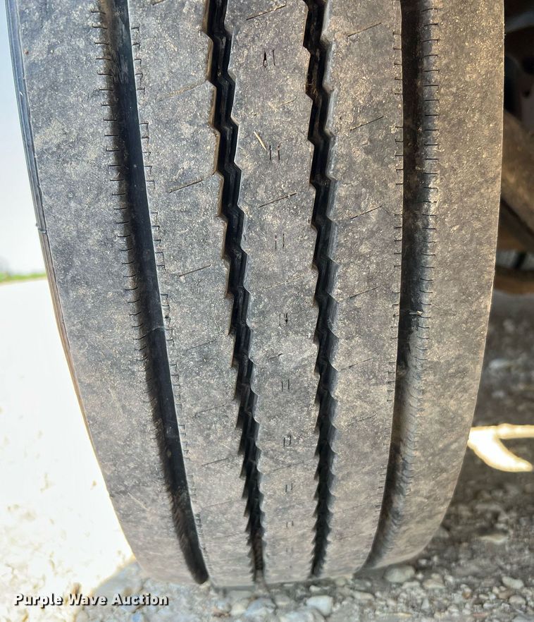 image for item DQ2197 1995 International 4700  utility / service truck