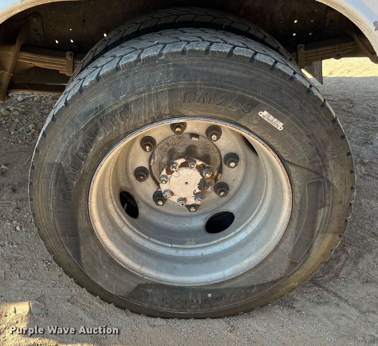 image for item DQ2197 1995 International 4700  utility / service truck