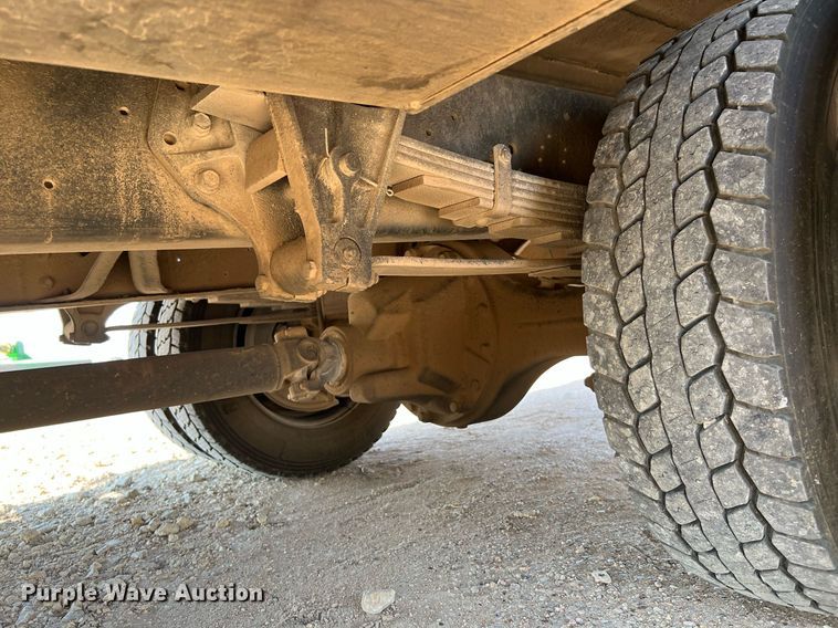 image for item DQ2197 1995 International 4700  utility / service truck