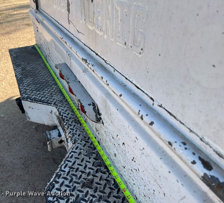 image for item DQ2197 1995 International 4700  utility / service truck