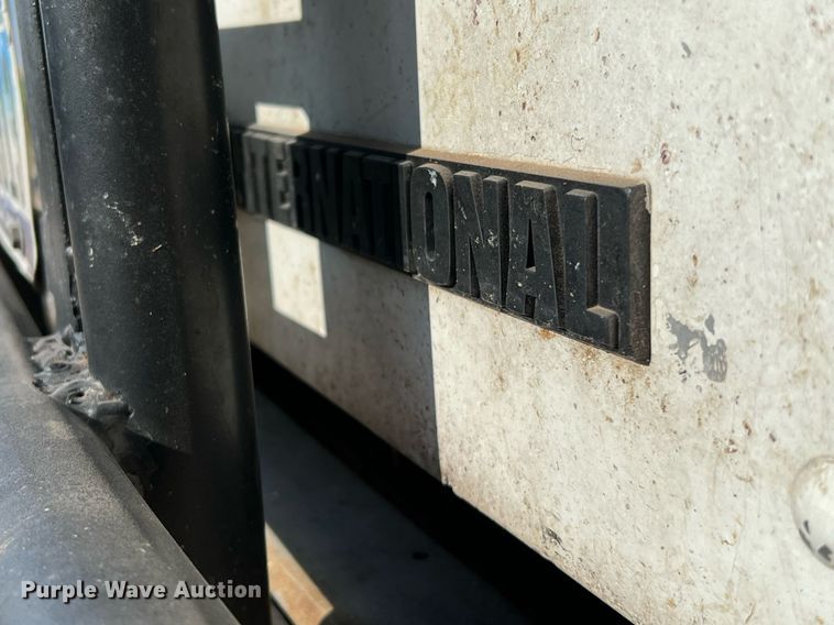 image for item DQ2197 1995 International 4700  utility / service truck