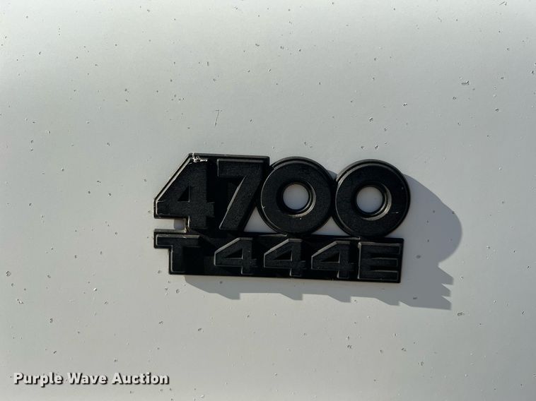 image for item DQ2197 1995 International 4700  utility / service truck