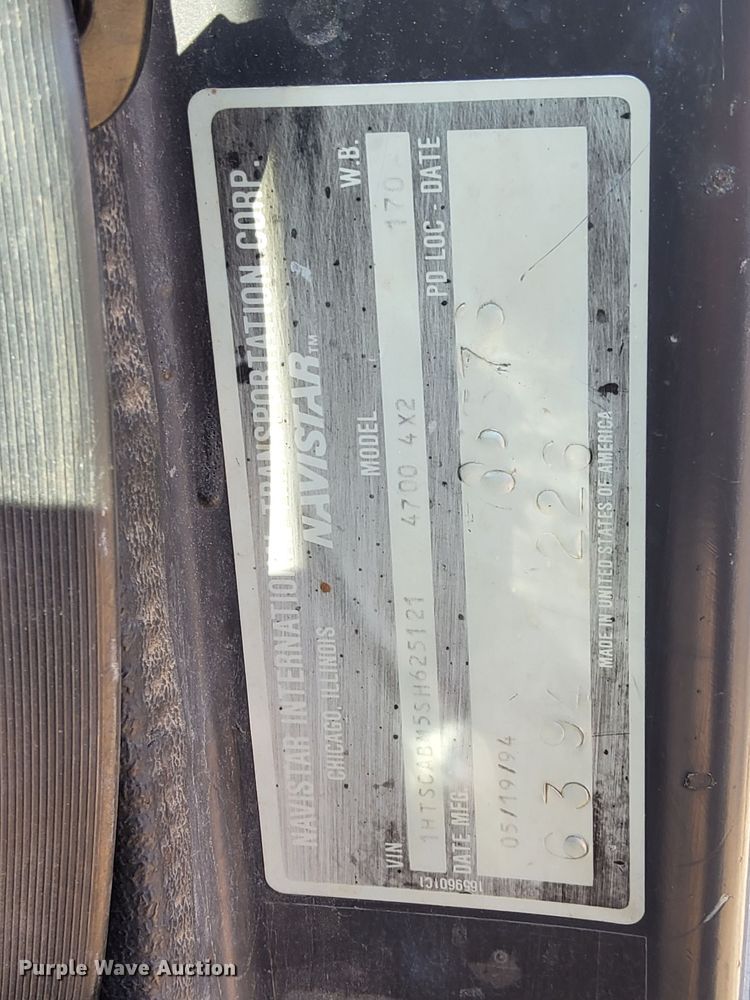 image for item DQ2197 1995 International 4700  utility / service truck