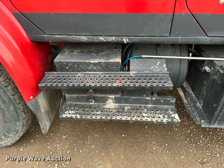 image for item DQ2314 1996 International 4900  Crew Cab flatbed truck