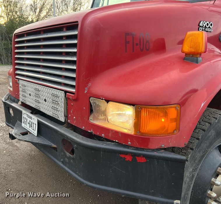 image for item DQ2314 1996 International 4900  Crew Cab flatbed truck