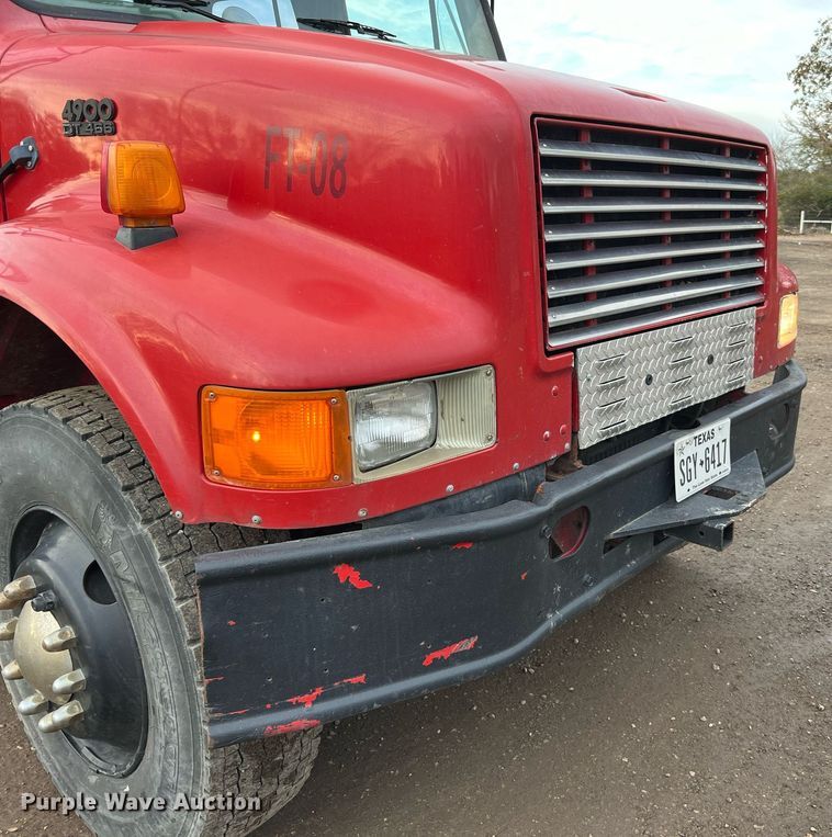 image for item DQ2314 1996 International 4900  Crew Cab flatbed truck