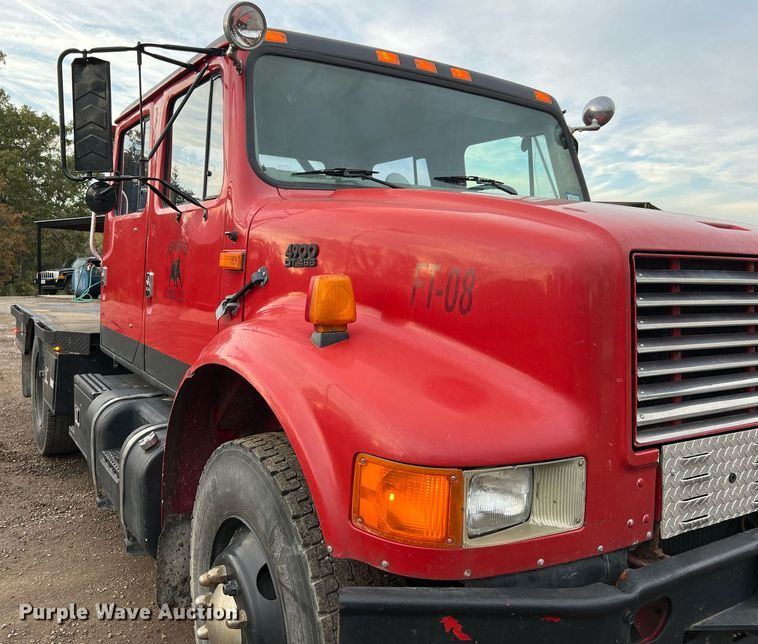 image for item DQ2314 1996 International 4900  Crew Cab flatbed truck