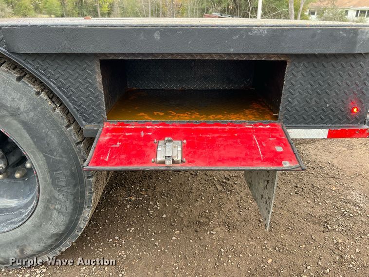 image for item DQ2314 1996 International 4900  Crew Cab flatbed truck