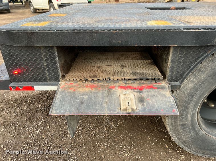 image for item DQ2314 1996 International 4900  Crew Cab flatbed truck