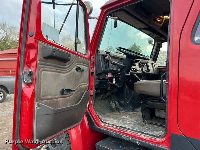 image for item DQ2314 1996 International 4900  Crew Cab flatbed truck