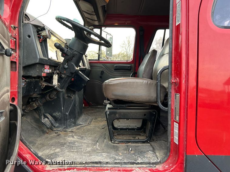 image for item DQ2314 1996 International 4900  Crew Cab flatbed truck