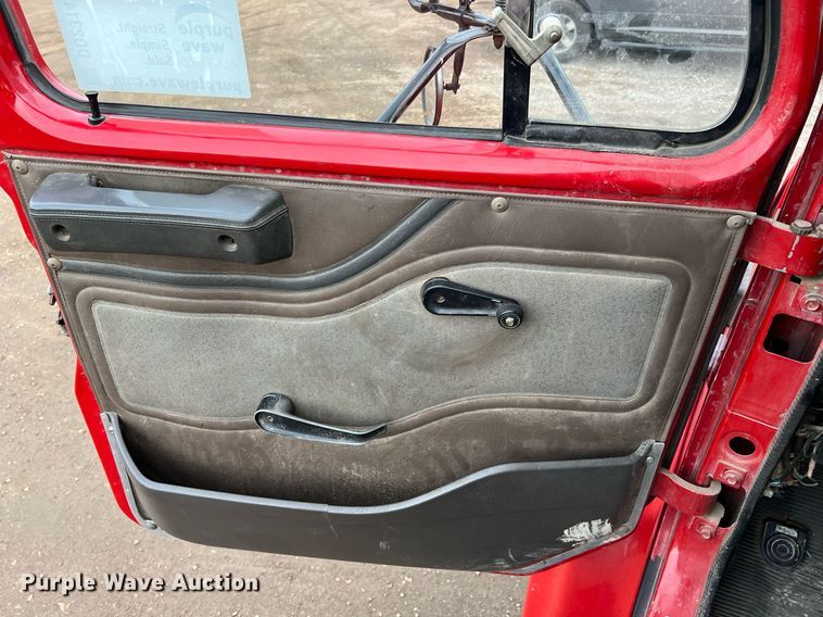 image for item DQ2314 1996 International 4900  Crew Cab flatbed truck